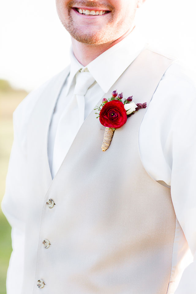 A breathtaking winter wedding in Oklahoma with vibrant scarlet details | Fleckography Co.: http://www.fleckography.com