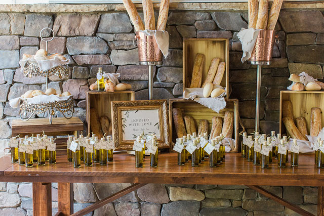 A Tuscan inspired wedding at Bella Rose Plantation in Virginia with gorgeous greenery, olive oil favors and a blush palette by Gaudium Photography