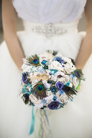 A colorful peacock inspired wedding in the seaport of Mukilteo // photos by Gigi Hickman Photography: http://www.gigihickman.com || see more at: https://blog.nearlynewlywed.com/real-couples/weddings/colorful-pacific-northwest-peacock-inspired-wedding/