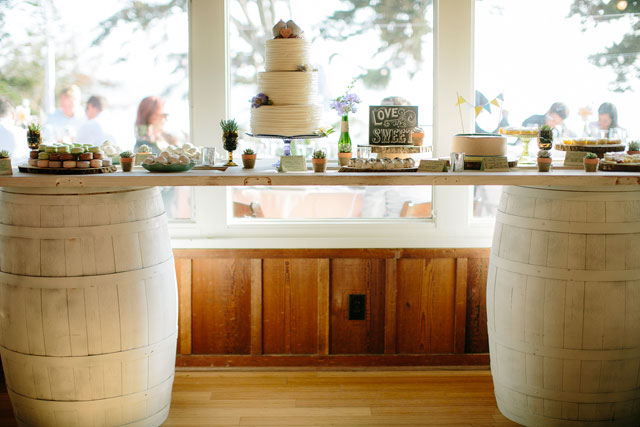 A gorgeous wedding on the cliffs in La Jolla with a pastel color palette | heidi-o-photo: heidiophoto.com