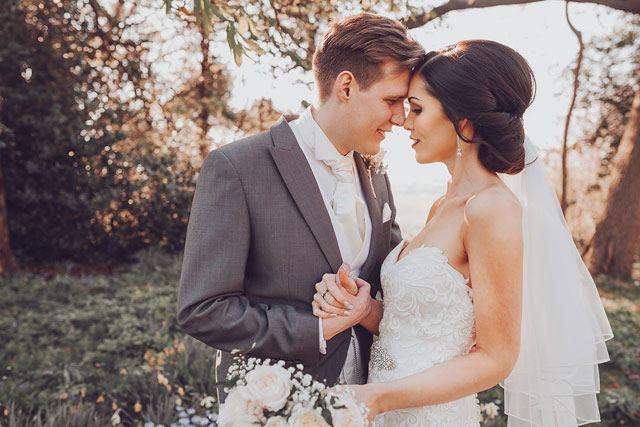 A luxury English lodge wedding in Bristol with a 1920s vibe by Honeydew Moments