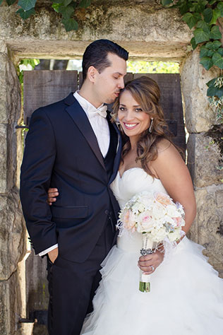 A romantic blush and sage wedding at Beringer Vineyards in Napa | Jeannie Guzis, Photographer: jeannieguzis.com