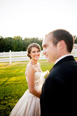 A sweet Southern BBQ wedding celebration complete with sweet tea and moon pies // photo by Nashville Wedding Photographers | Jen & Chris Creed: http://www.jenandchriscreed.com || see more on https://blog.nearlynewlywed.com