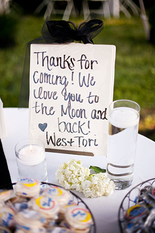 A sweet Southern BBQ wedding celebration complete with sweet tea and moon pies // photo by Nashville Wedding Photographers | Jen & Chris Creed: http://www.jenandchriscreed.com || see more on https://blog.nearlynewlywed.com