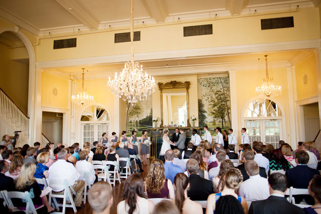 A vintage wedding at the Lexington Country Club with whimsical teal decor // photo by Nashville Wedding Photographers | Jen & Chris Creed: http://www.jenandchriscreed.com || see more on https://blog.nearlynewlywed.com