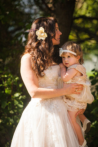 A rustic and eco-conscious backyard wedding in British Columbia | JMY Photography: http://jmyphotography.4ormat.com