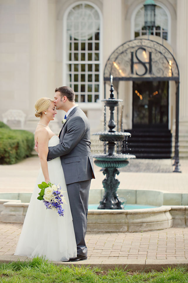 A classic spring wedding at Spindletop Hall in Lexington with blue details and a horse-drawn carriage // photos by Julie Roberts Photographic Artist: http://www.julierobertsphoto.com || see more on https://blog.nearlynewlywed.com