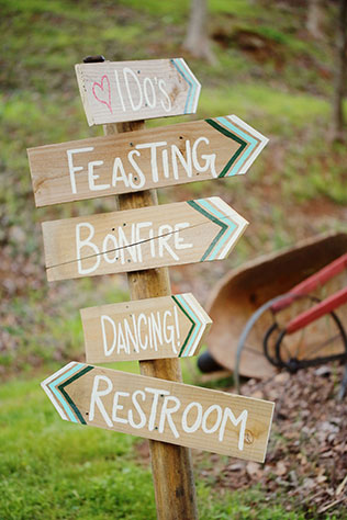 A free-spirited and whimsical homemade wedding in the woods of Tennessee | Julie Roberts Photographic Artist: http://www.julierobertsphoto.com