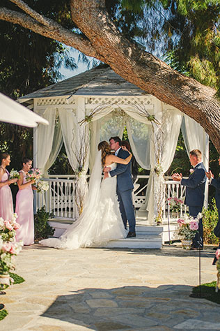 A beautiful vintage wedding at the Green Gables Estate in San Marcos // photo by Justice Photography: http://www.JusticePhoto.com || see more on https://blog.nearlynewlywed.com