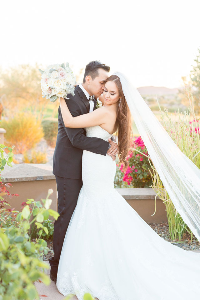A glamorous champagne and blush country club wedding in Phoenix by Karlee K Photography