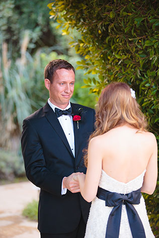 A funky and modern black and white wedding at the Parker Palm Springs // photos by Kathleen Geiberger Art: http://KathleenGeibergerArt.com || see more on https://blog.nearlynewlywed.com