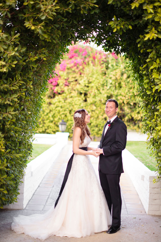 A funky and modern black and white wedding at the Parker Palm Springs // photos by Kathleen Geiberger Art: http://KathleenGeibergerArt.com || see more on https://blog.nearlynewlywed.com