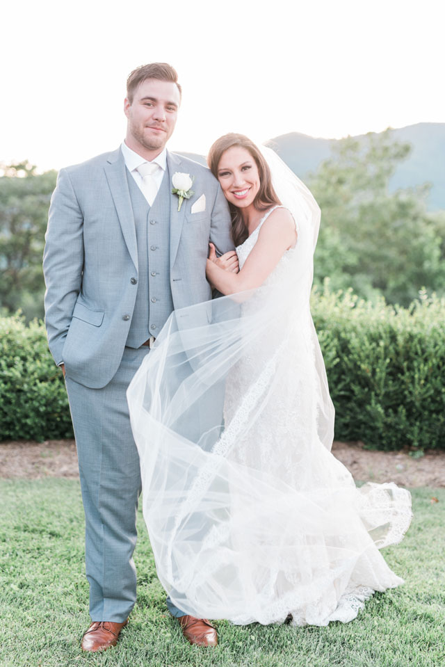A fabulous summer mountain wedding at the Irvine Estate in Lexington by Kathryn Ivy Photography