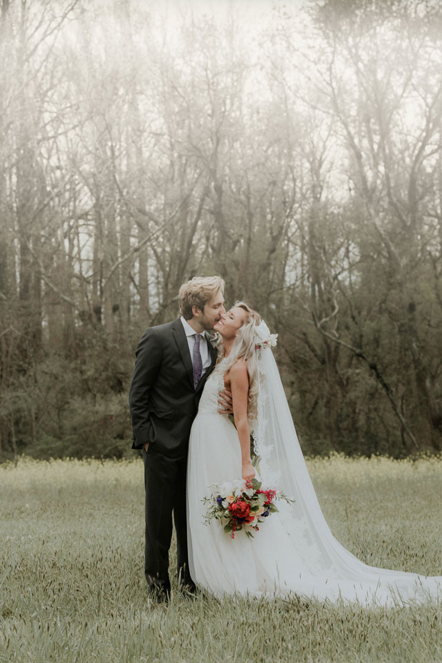 A romantic backyard wedding in New Jersey with a soft pastel palette by Kelli Wilke Photography
