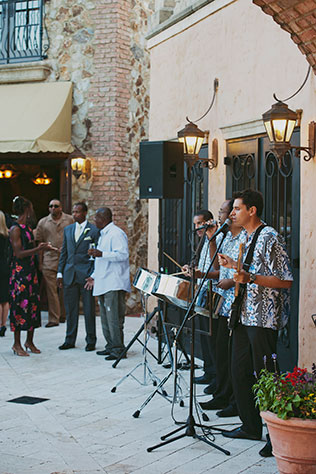 A stunning Orlando wedding infused with Jamaican elements | Kismis Ink Photography: http://www.kismisink.com
