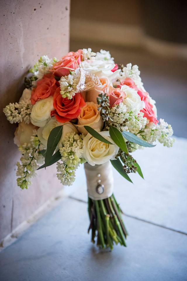 A casual and intimate coral botanical garden wedding in Las Vegas | KMH Photography: http://www.kmh-photography.com