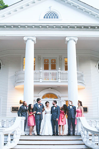 A rainy wedding day at the Mooreland Mansion with vintage details | La Candella Weddings: http://www.lacandellaweddings.com