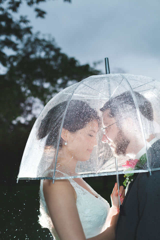A rainy wedding day at the Mooreland Mansion with vintage details | La Candella Weddings: http://www.lacandellaweddings.com