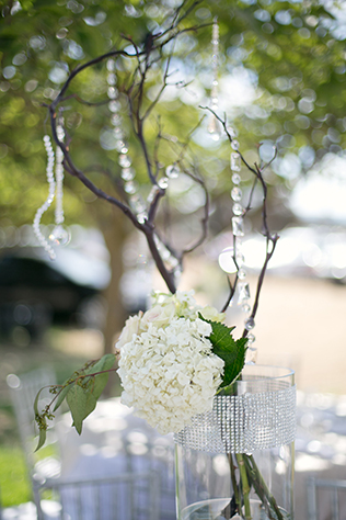 A classic ivory and gray summer wedding at a family farm in California // photos by Laura Hernandez Photography: http://www.laurahernandezphotography.com || see more on https://blog.nearlynewlywed.com