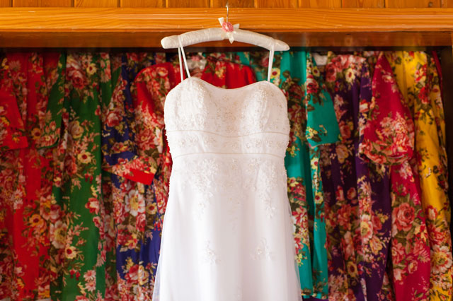 A handmade summer wedding with details in every color of the rainbow | Laura Yang Photography: laurayangphotography.com