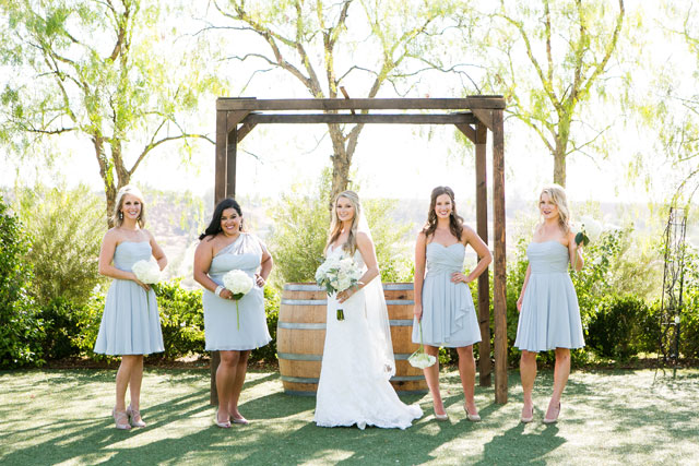 A summer wine country wedding with a neutral white palette by Leah Marie Photography
