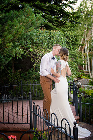 A Heritage Gardens first look with a vintage white Austin Princess | Lindsey Black Photography: http://lindseyblackphoto.com