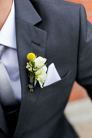 A rustic, chic yellow and navy blue wedding in Montreal | Lisa Renault Photographie: http://www.lisarenault.com
