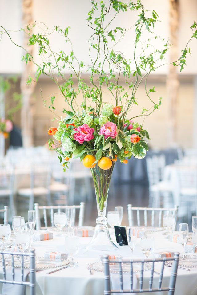 A spectacular modern art museum wedding in Sacramento with vibrant red details // photos by Liz Caruana Photography LLC: http://www.lizcaruanaweddings.com || see more on https://blog.nearlynewlywed.com