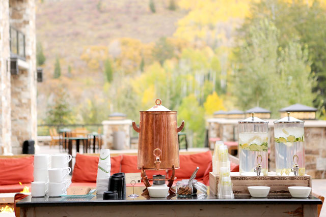 A luxe mountain wedding at the St. Regis Deer Valley surrounded by fall foliage and beautiful details // photo by Logan Walker Photography: http://www.loganwalkerphoto.com || see more on https://blog.nearlynewlywed.com