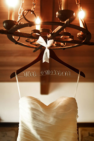 A romantic lodge wedding in September in Jackson Hole, Wyoming // photos by Logan Walker Photography: http://www.loganwalkerphoto.com || see more on https://blog.nearlynewlywed.com