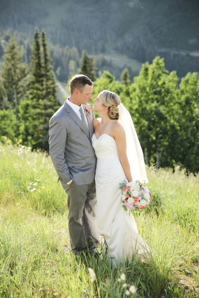 A preppy and chic Utah mountaintop wedding with a pink and navy palette by Logan Walker Photography