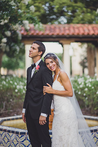 A lovely summer backyard wedding at the Winter Park family home by Lora Rodgers Photography