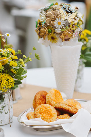 A cheerful and charming yellow DIY wedding in California with a brooch bouquet and sweets by Love in Photographs