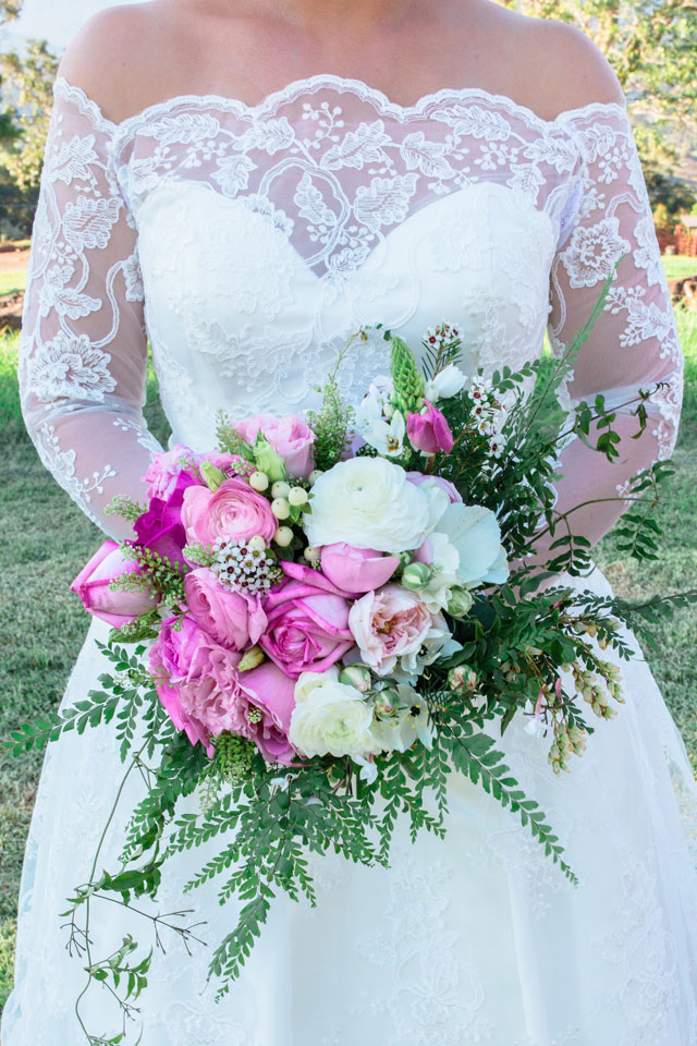 A Maleny rustic outdoor wedding with amazing DIY details and a festive pink color palette by lovers of moments