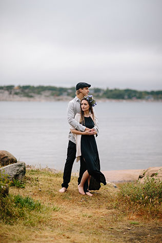 A couple's rainy engagement session in Norway by Lunde Foto