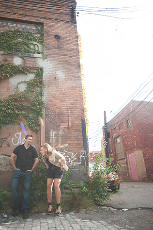 A sweet urban engagement session in Pittsburgh with sunflowers // photos by Meaghan Elliott Photography: http://www.mephotography.com || see more on https://blog.nearlynewlywed.com
