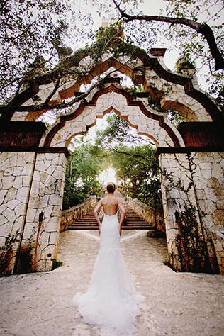 A spectacular and glamorous Mayan inspired wedding at Xcaret Park in Playa del Carmen by Melissa Mercado Photography