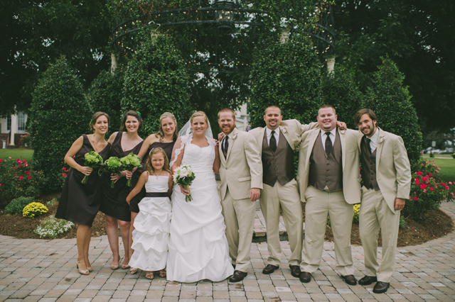 A nature-inspired wedding in shades of green and brown at Yankee Hall Plantation by Melissa Stallings Photography || see more on blog.nearlynewlywed.com