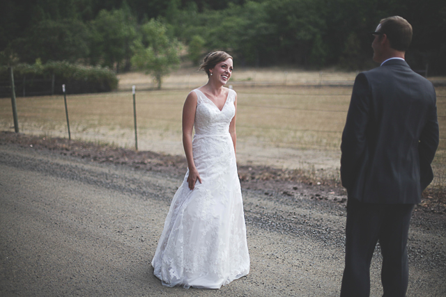 An intimate and rustic Oregon mountain wedding at the bride's childhood home // photos by Nakalan McKay Photography: http://nakalanmckay.com || see more on https://blog.nearlynewlywed.com