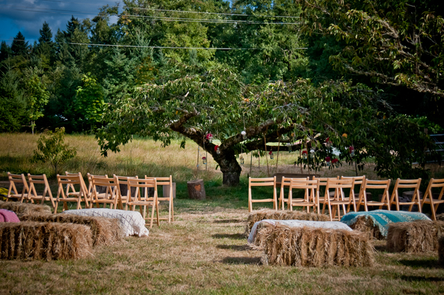 A rustic Oregon farm wedding on a $10,000 budget // photos by Nataliya Studios: http://nataliyastudios.com || see more on https://blog.nearlynewlywed.com