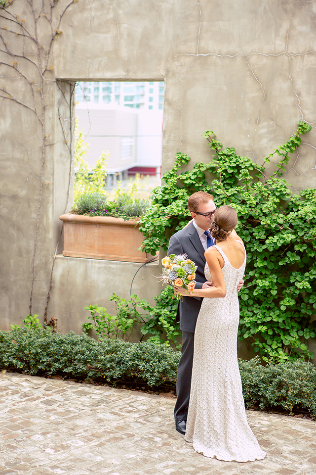 An intimate and elegant industrial wedding in Atlanta // photos by (once like a spark) photography: http://www.oncelikeaspark.com || see more on https://blog.nearlynewlywed.com