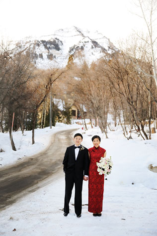 A spectacular Asian winter wedding at Sundance Resort in Park City // photos by Pepper Nix Photography: http://www.peppernix.com || see more on https://blog.nearlynewlywed.com