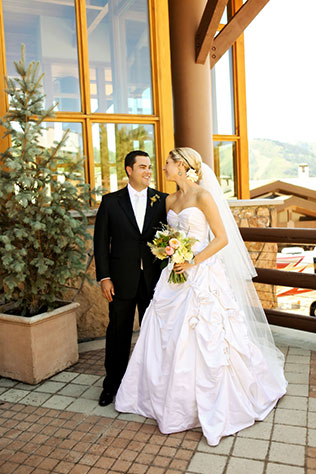 A gorgeous Jewish wedding celebration in the mountains of Utah with violinist Lindsey Stirling as musical guest // photos by Pepper Nix Photography: http://www.peppernix.com || see more on https://blog.nearlynewlywed.com