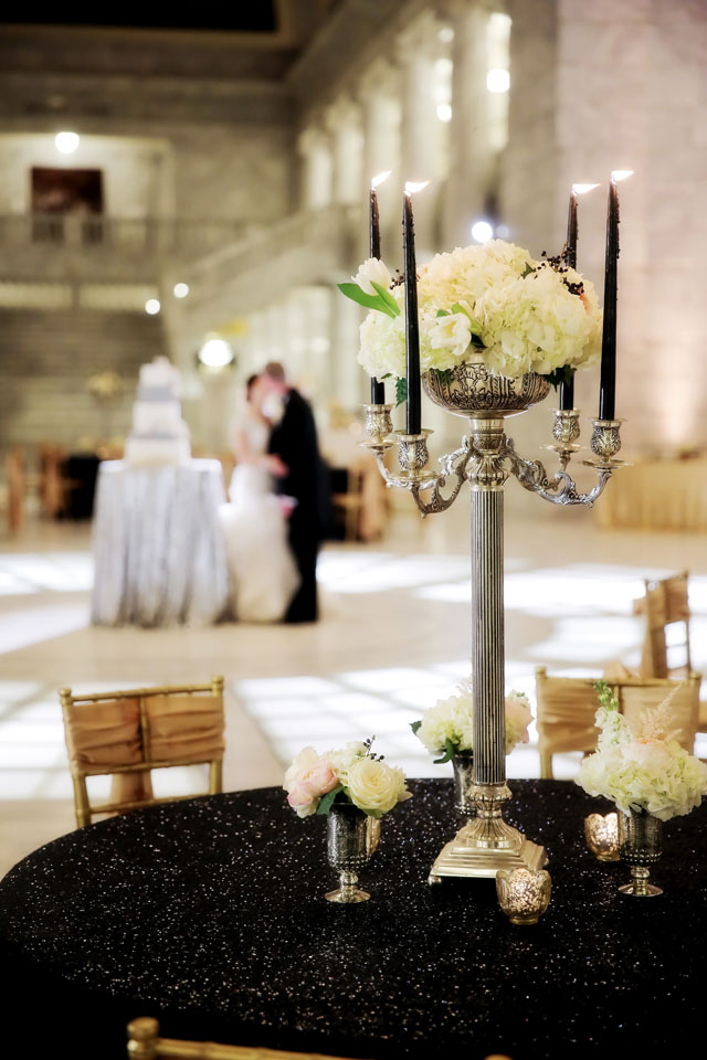 An Old Hollywood glam winter wedding in gold and silver at the Utah State Capitol | Pepper Nix Photography: http://www.peppernix.com