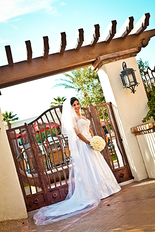 A stunning Moroccan-themed wedding with sweet details in Arizona // photos by Photography by Verdi: http://www.photographybyverdi.com || see more on https://blog.nearlynewlywed.com
