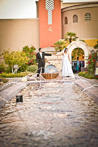 A stunning Moroccan-themed wedding with sweet details in Arizona // photos by Photography by Verdi: http://www.photographybyverdi.com || see more on https://blog.nearlynewlywed.com