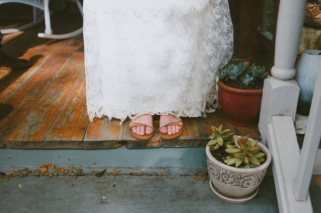 An intimate bed and breakfast wedding filled with lavender // photos by Powell Pictures: http://www.powellpictures.com || see more on https://blog.nearlynewlywed.com