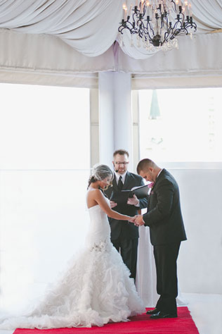 A modern and glamorous luxury hotel wedding at the Grand Bohemian in Orlando // photo by Rachel Absher Photography: http://www.rachelabsher.com || see more on https://blog.nearlynewlywed.com
