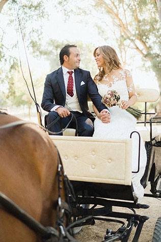An intimate and romantic couple's session in El Rocio with a horse-drawn carriage and a walk on the beach by Rafa Valera
