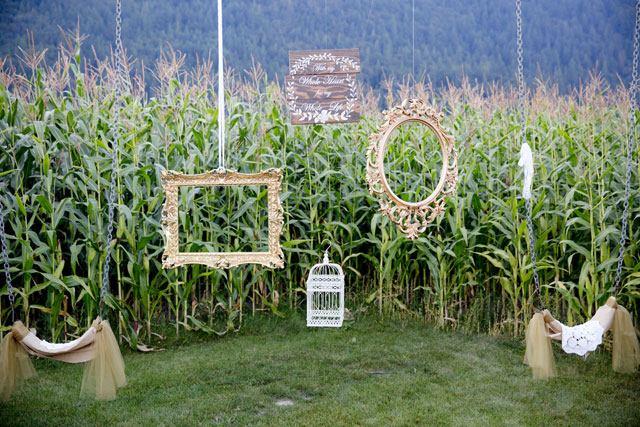 A DIY country wedding set right in the middle of a corn field | Roxana Albusel Photography: http://www.roxanaphotography.com